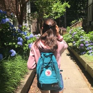 Meet your Posher, Emi